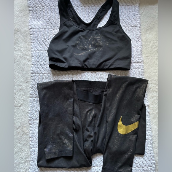 NIKE Women’s Workout Set Black/Gold Medium - Picture 4 of 11